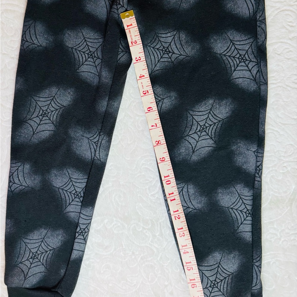 Too Cute To Spook Disney 5T Sweatsuit - Picture 15 of 15